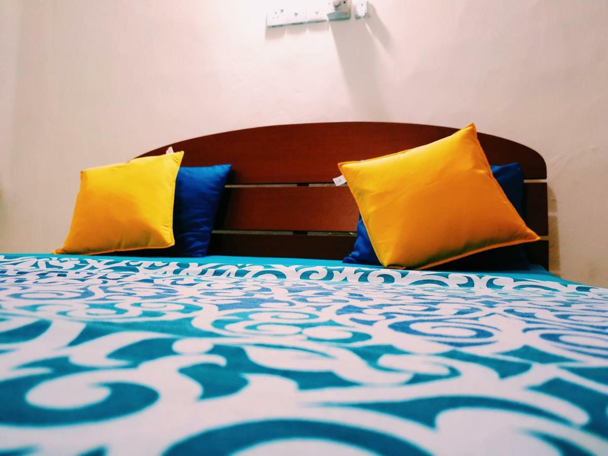 Oasis Skybeach Hostel - نيجومبو المظهر الخارجي الصورة