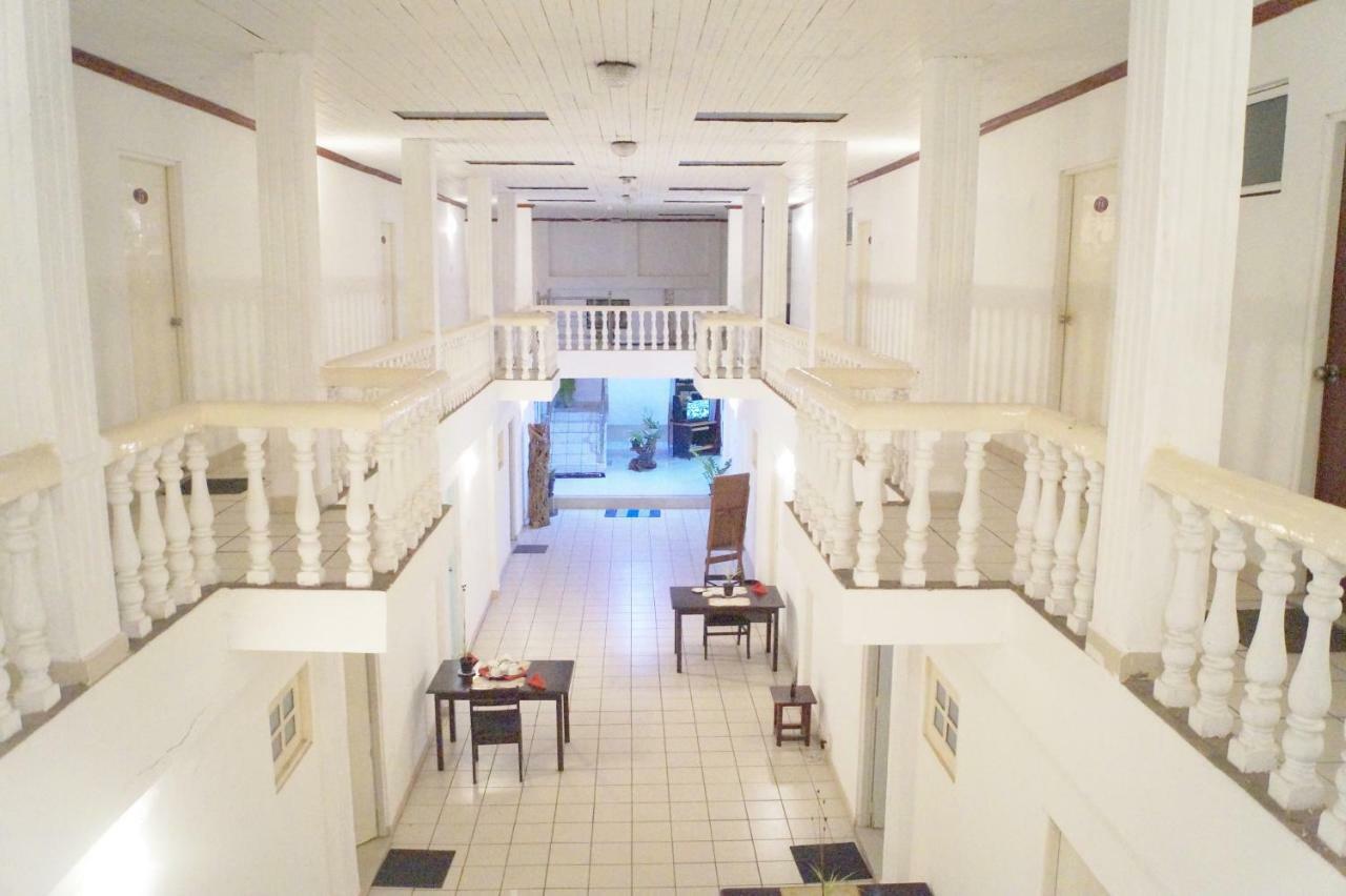 Oasis Skybeach Hostel - نيجومبو المظهر الخارجي الصورة